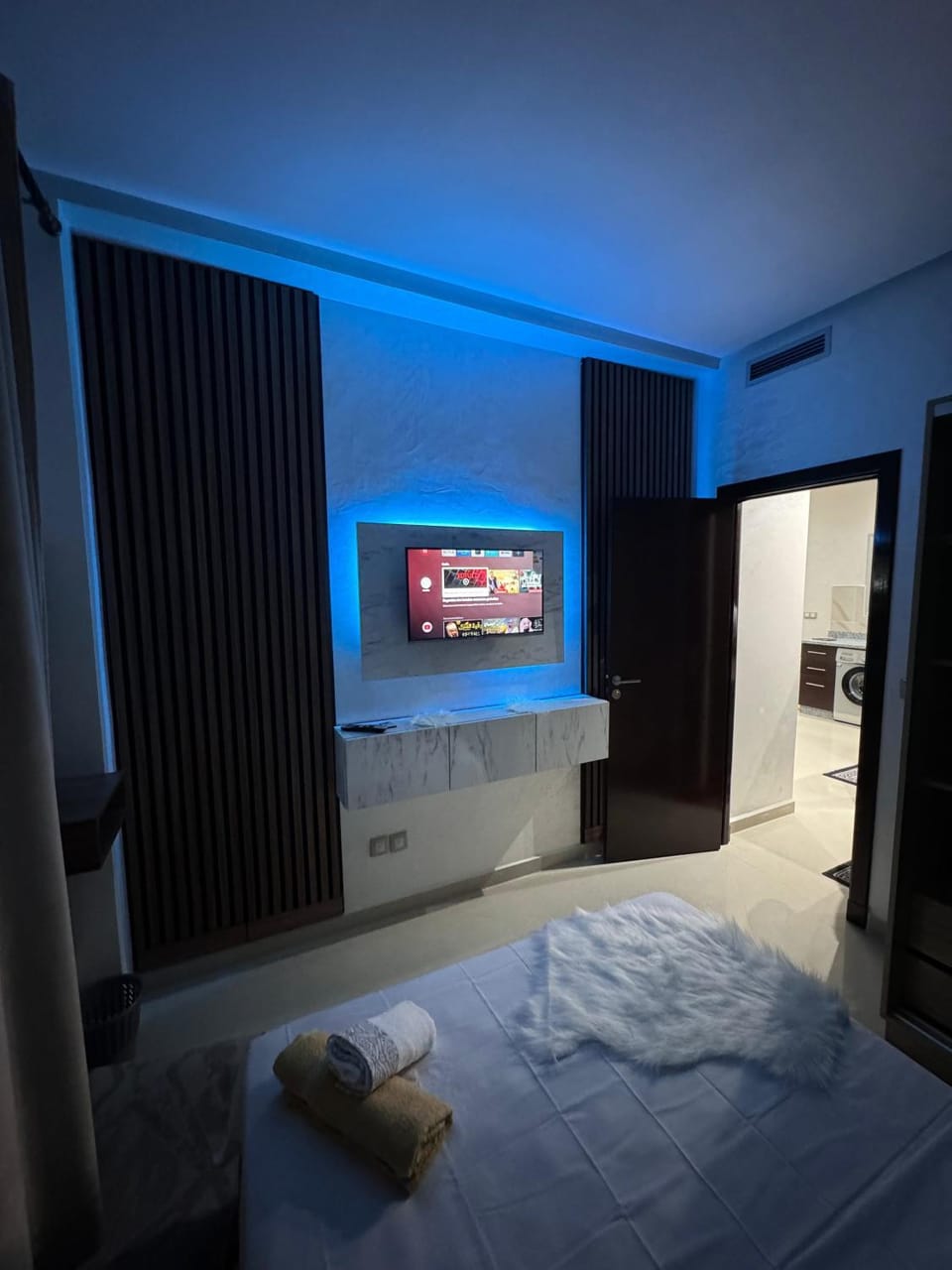 Photo of the whole room, Bedroom