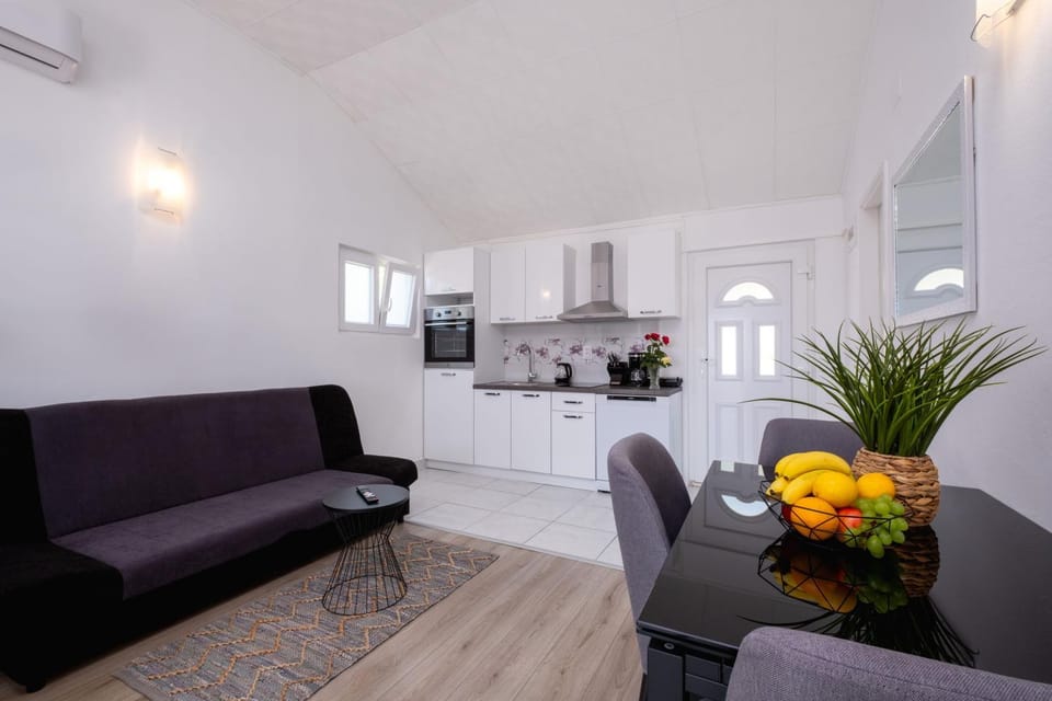 Kitchen or kitchenette, Seating area, Dining area, minibar