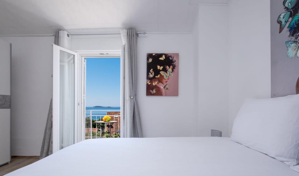 Bed, View (from property/room), Balcony/Terrace, Photo of the whole room, Bedroom, Sea view