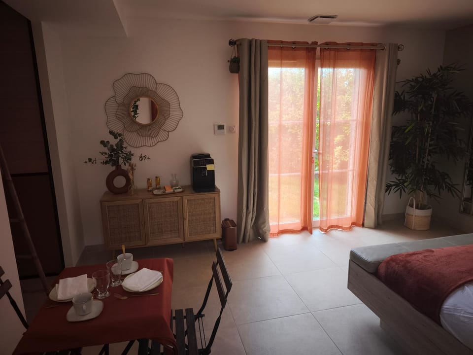 Chambre chez l'habitant à Pernes les Fontaines Vacation rental in Pernes-les-Fontaines