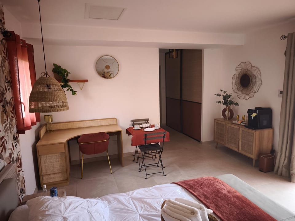 Chambre chez l'habitant à Pernes les Fontaines Vacation rental in Pernes-les-Fontaines