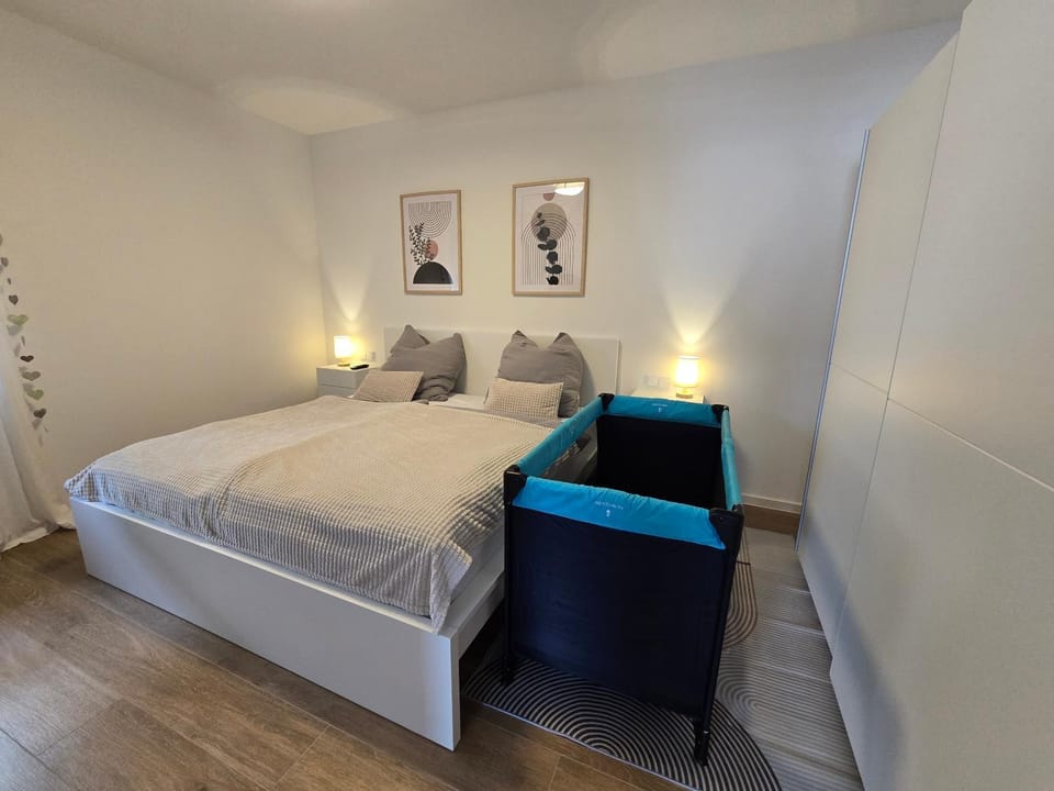 Bed, Bedroom, cot