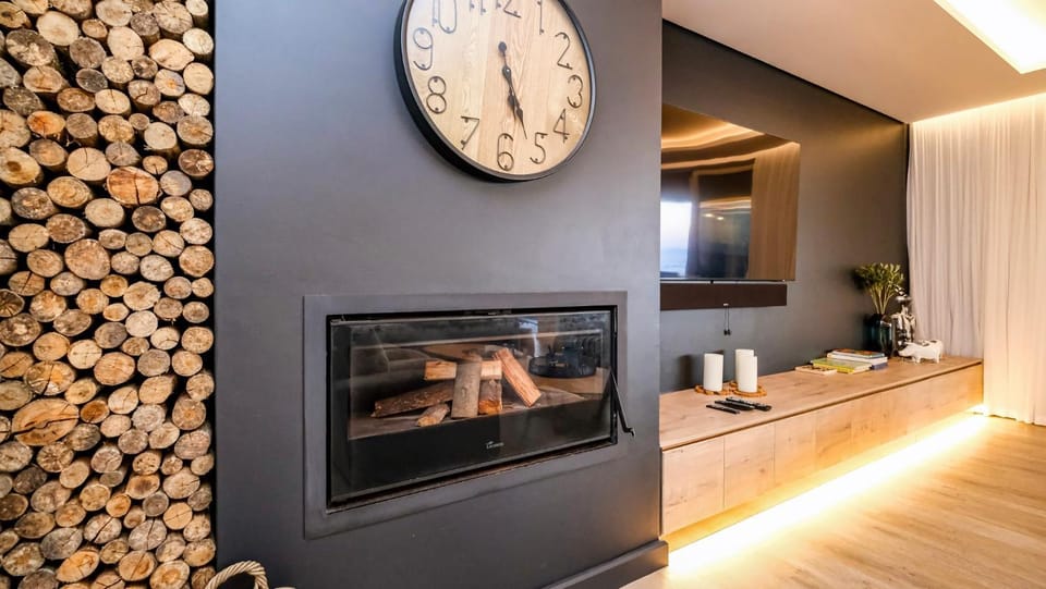 TV and multimedia, Living room, fireplace