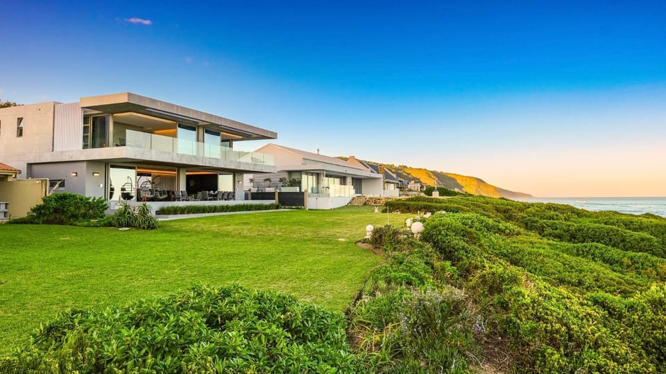 Property building, Nearby landmark, Natural landscape, Garden, Mountain view, Sea view