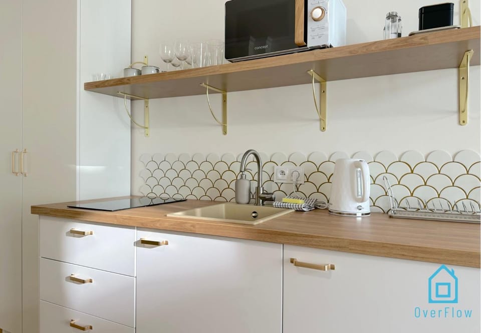 Seredino Green Apartment- Modern Comfort in a Quiet Location, 5 Minutes to Gdańsk Old Town & Seaside Apartment in Gdansk