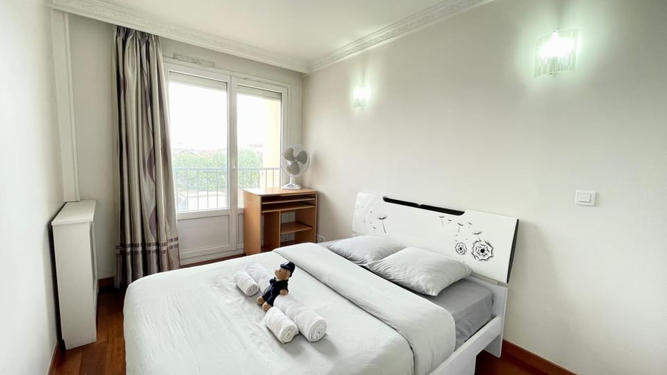 Bed, Photo of the whole room, Bedroom, internet, towels