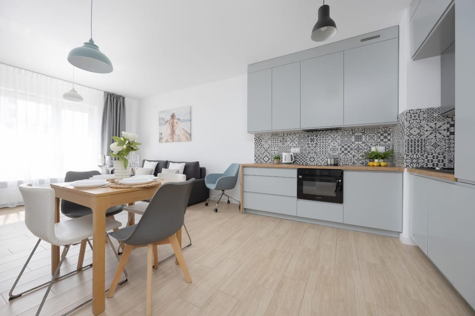 Kitchen or kitchenette, Dining area, stove
