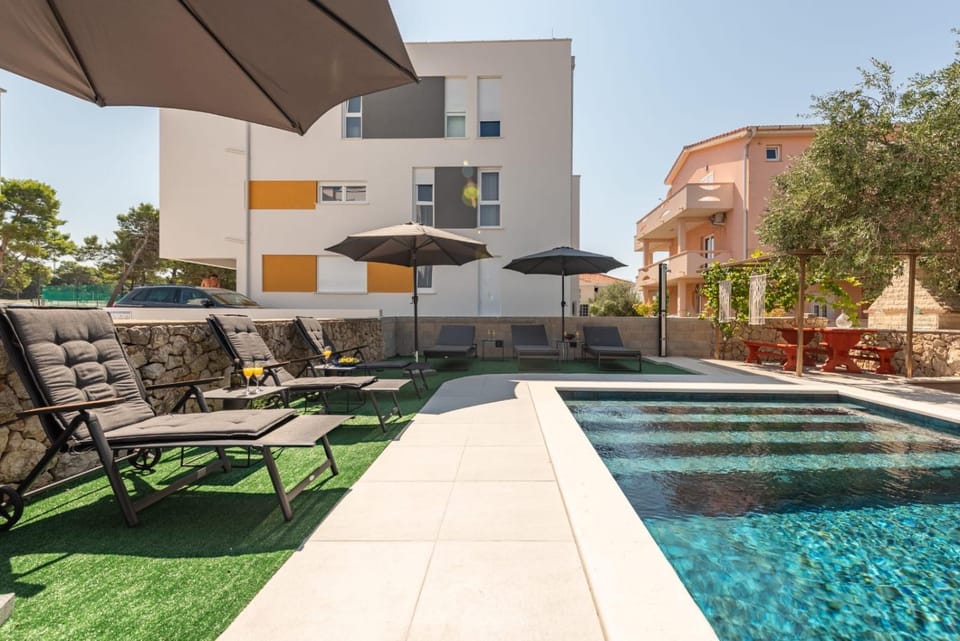 Swimming pool, sunbed