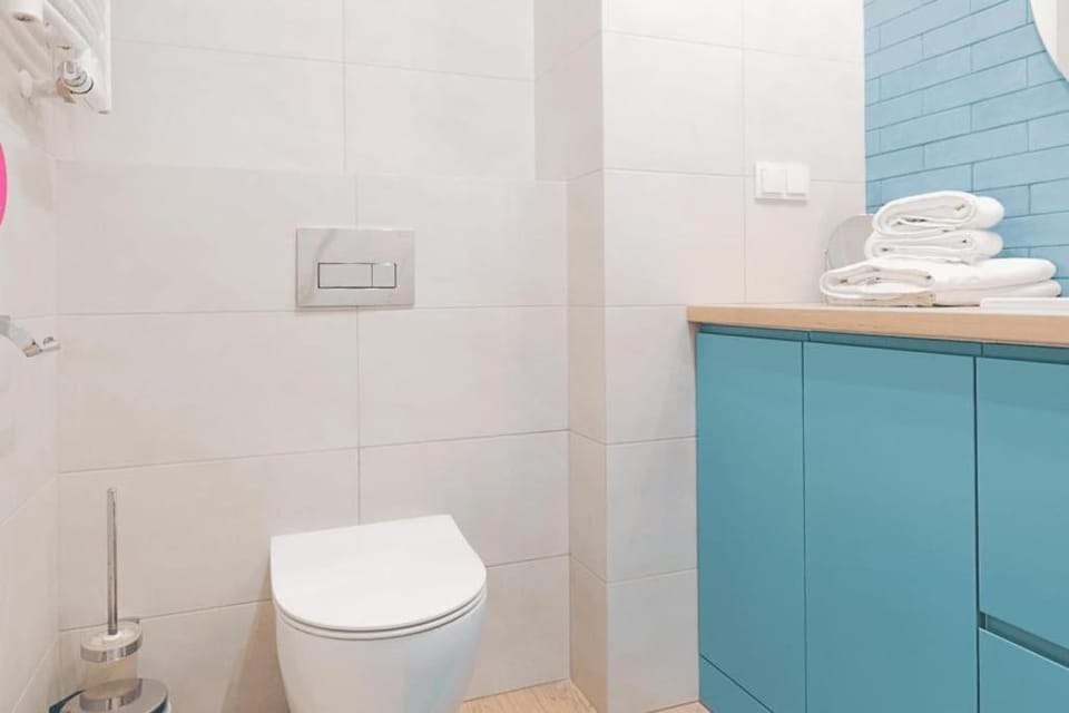 Toilet, Bathroom, towels