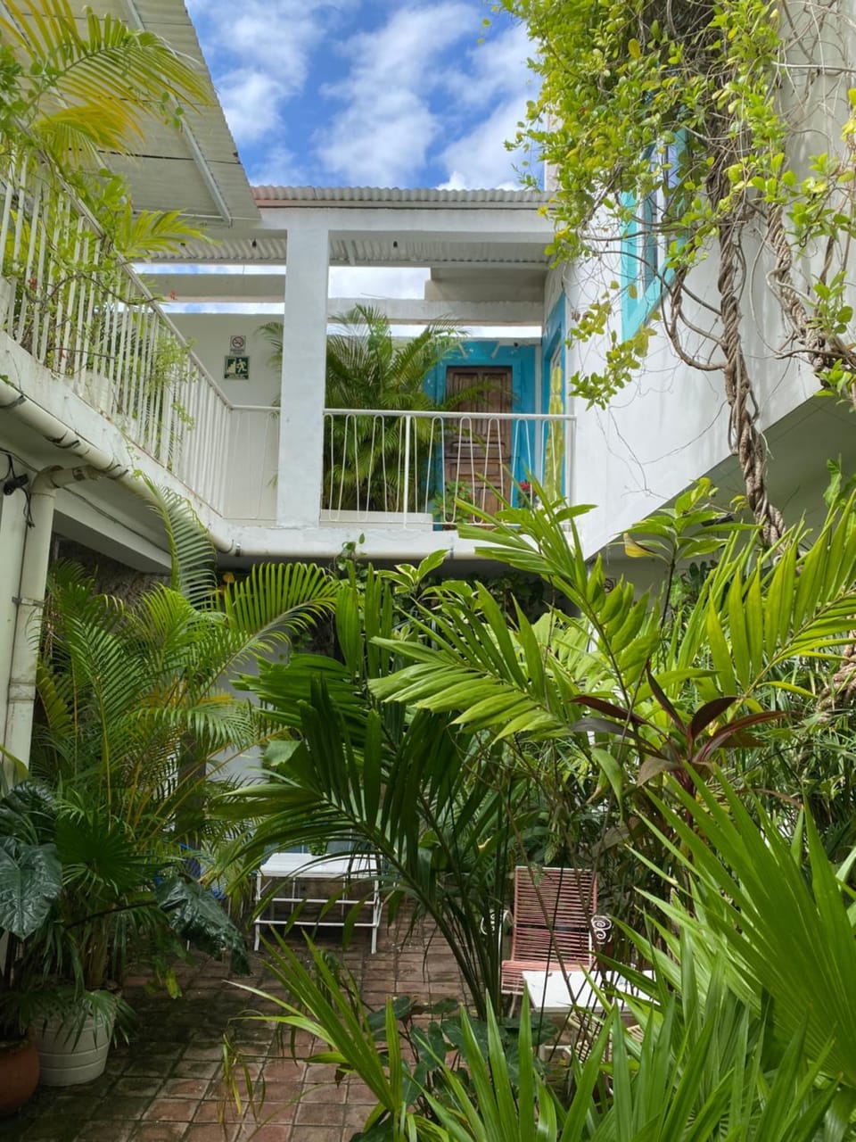Property building, Patio, Facade/entrance, Balcony/Terrace