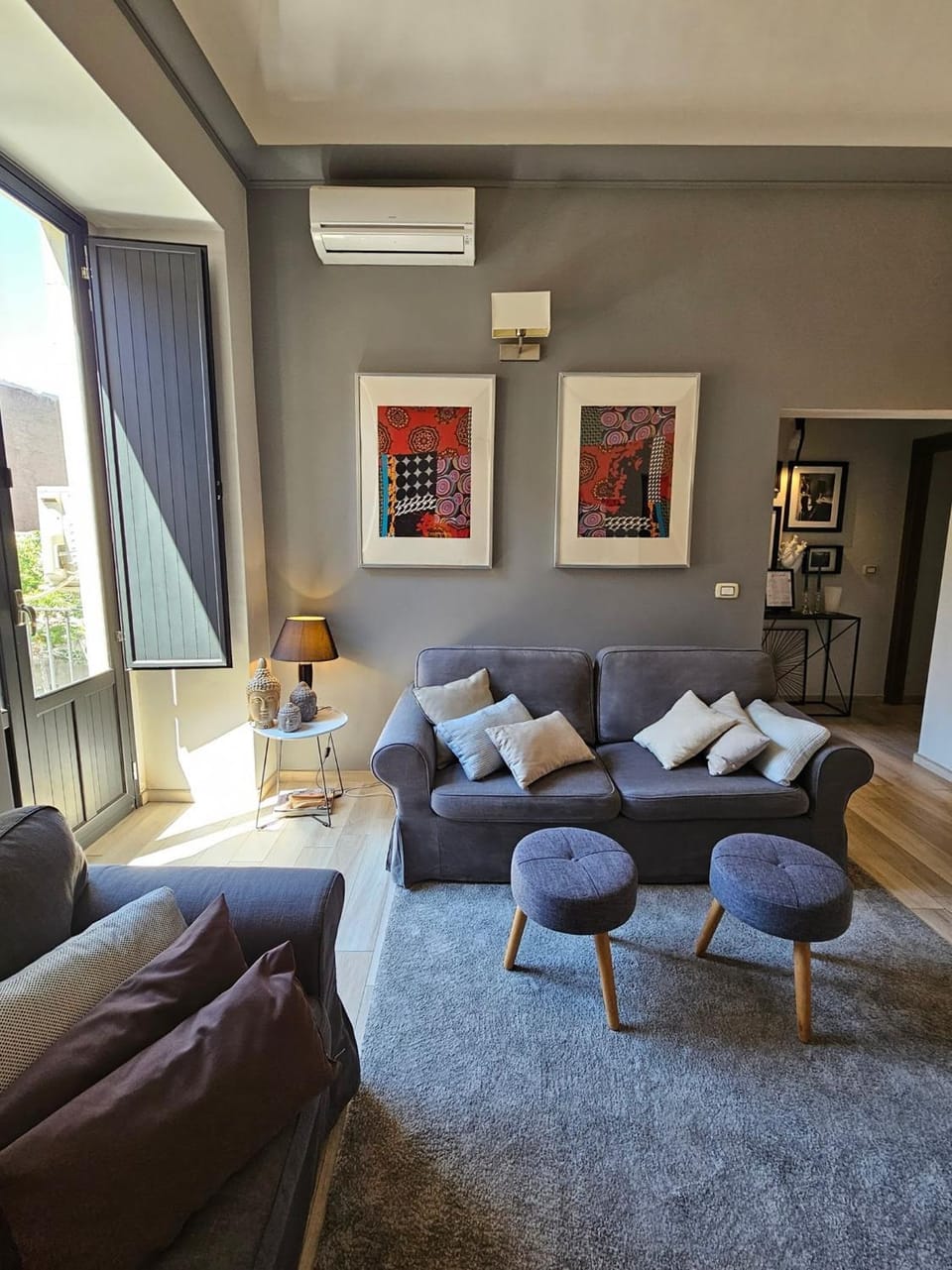 TV and multimedia, Living room, Seating area, air conditioner