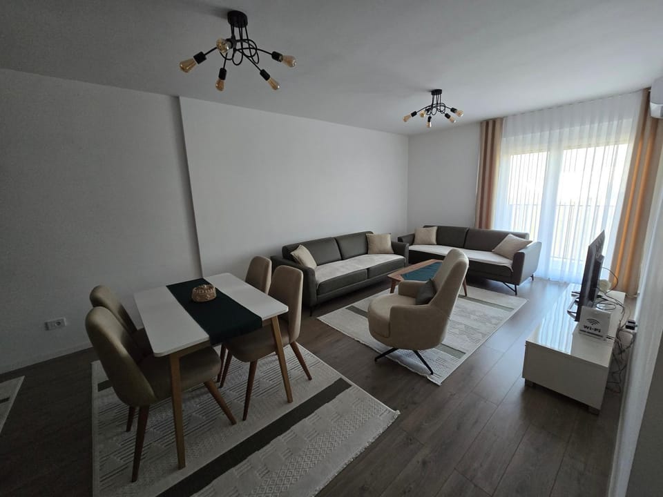 TV and multimedia, Living room, Seating area, Dining area