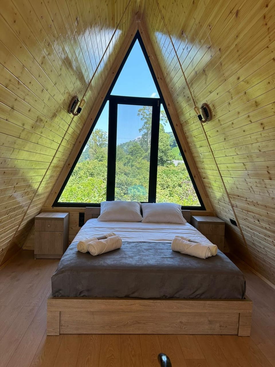 Bed, Photo of the whole room, Bedroom, towels