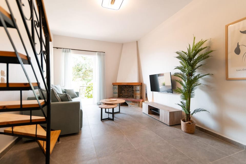 TV and multimedia, Living room, Seating area
