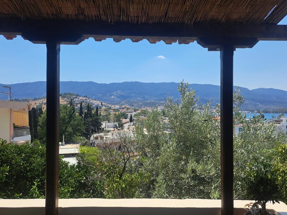 Stay with Maira at Moonlight Apartment in Poros
