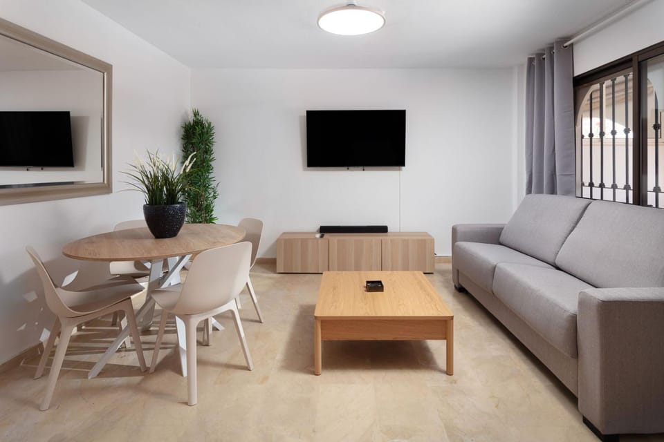 Communal lounge/ TV room, Living room