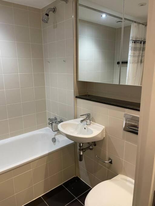 Skyline Retreat Apartment in Salford