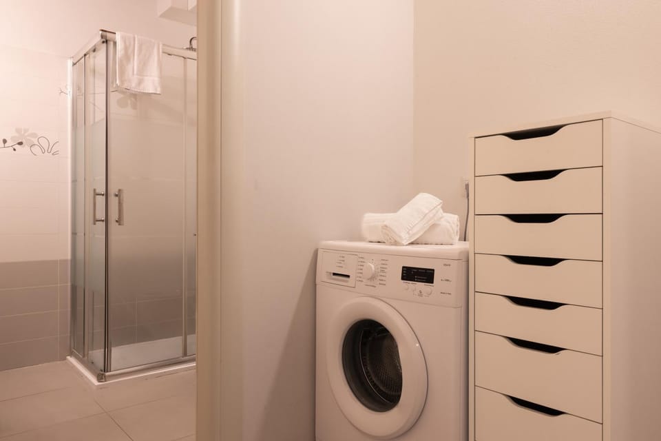 Bathroom, washing machine