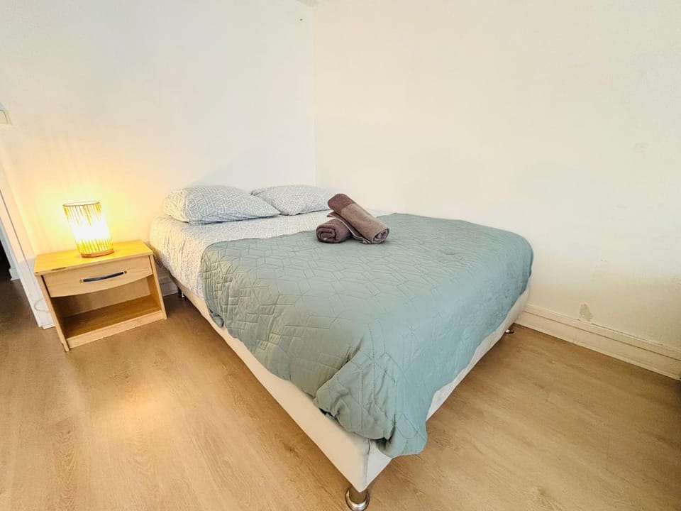 Bed, Photo of the whole room