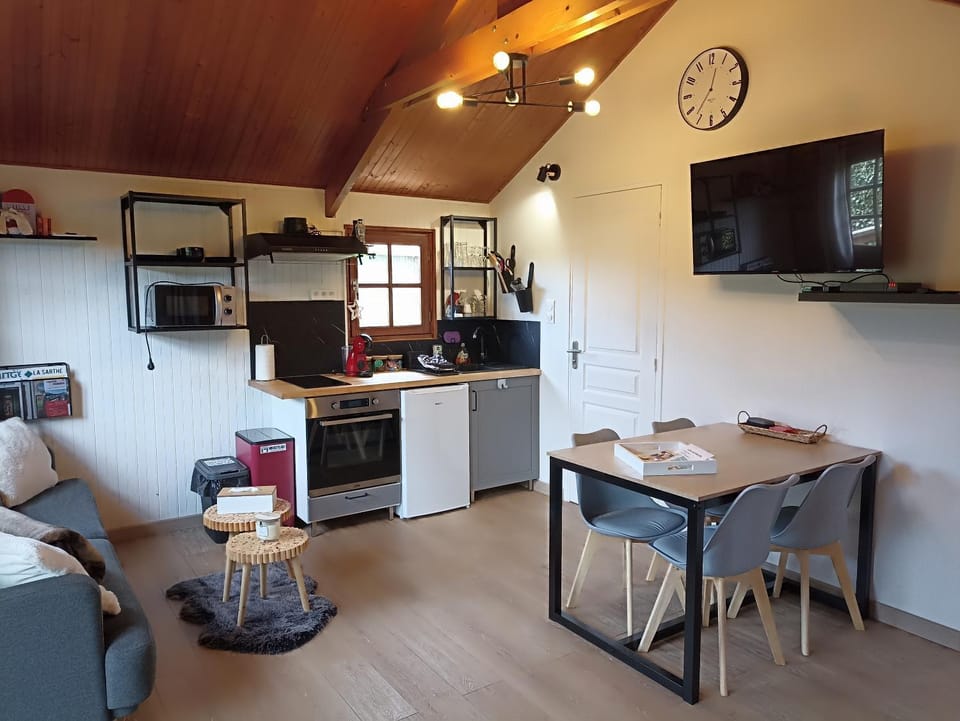 Kitchen or kitchenette, Living room, Dining area