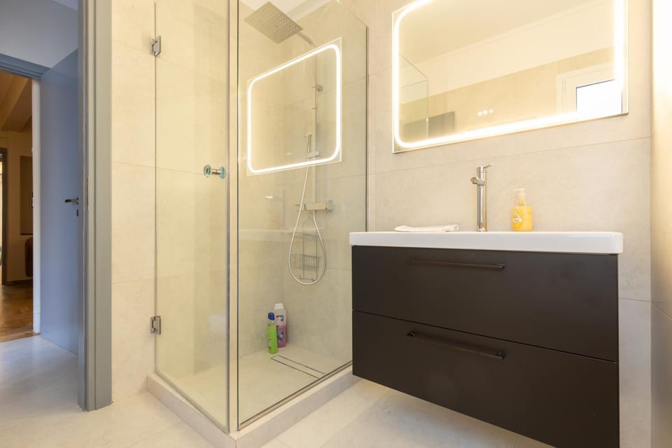 Syntagma sq, luxury & spacious apartment Apartment in Athens