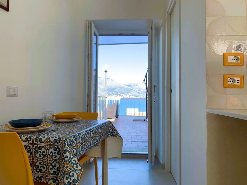 View (from property/room), Dining area, Sea view