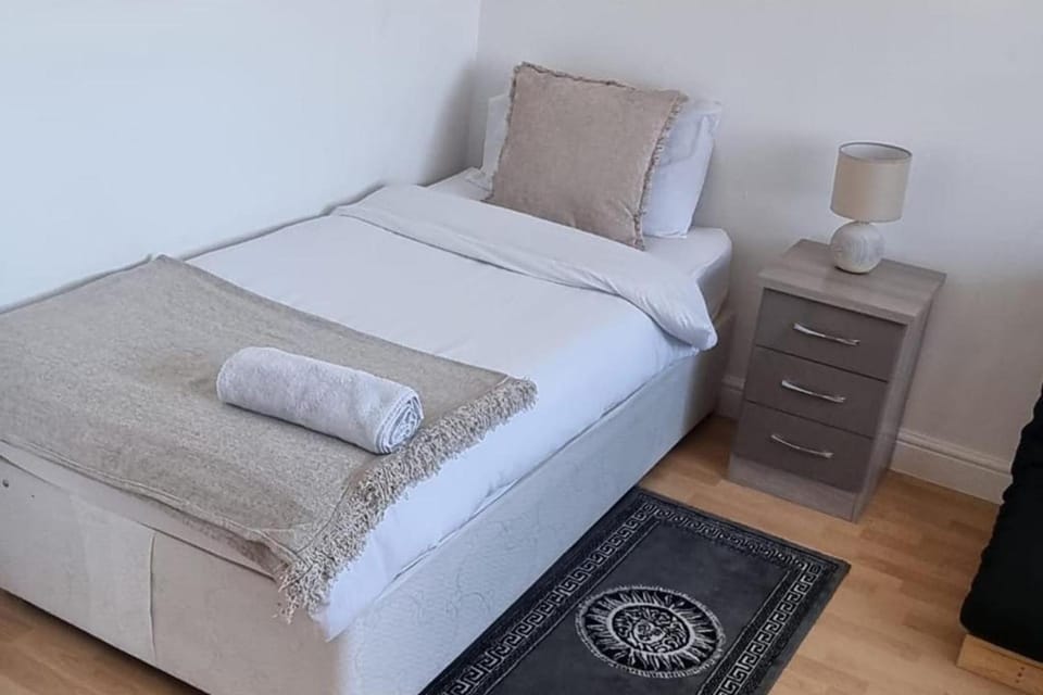 Doncaster Dream House Retreat- Sleeps 9 House in Doncaster