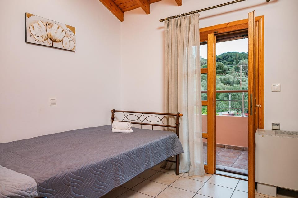 Bed, Balcony/Terrace, Bedroom