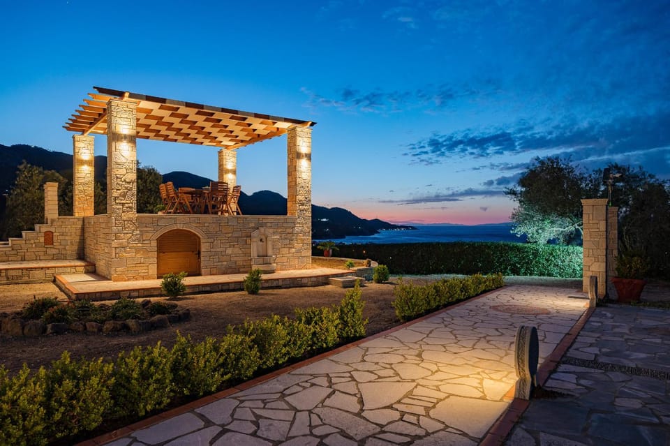Mountain view, Sea view