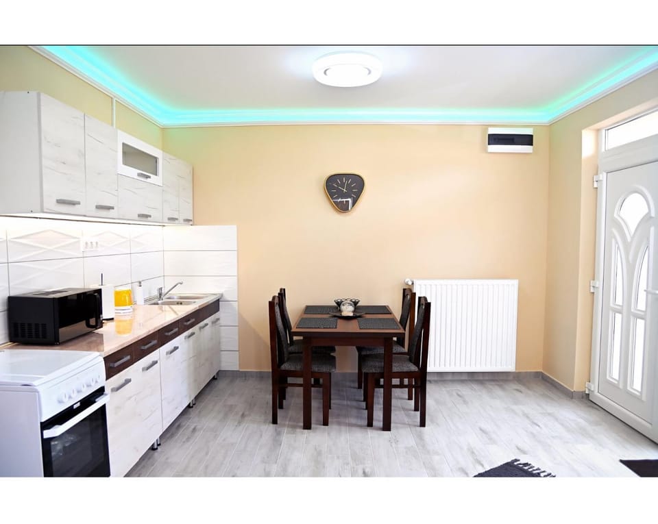 Rejtekhely Apartman Apartment in Slovakia