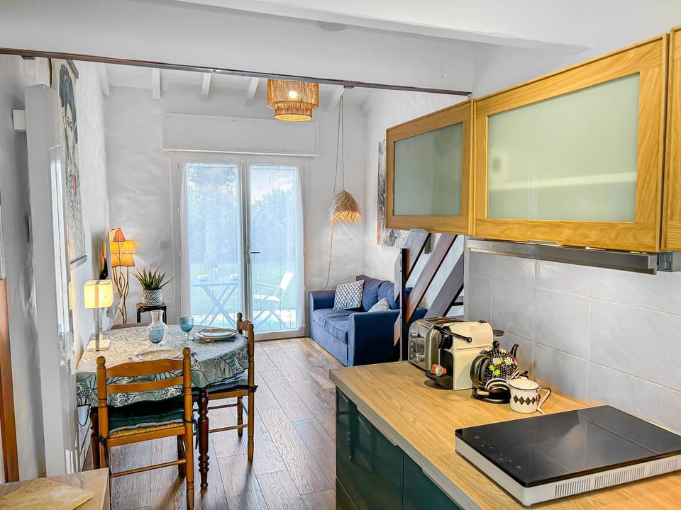 Calme Jardin & Parking prox Royan Appart 2 Apartment in Royan