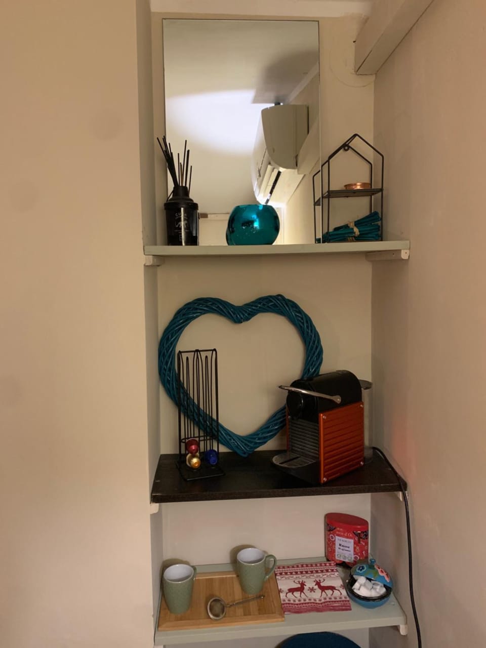 Chambre au calme dans maison avec vue Vacation rental in Occitanie