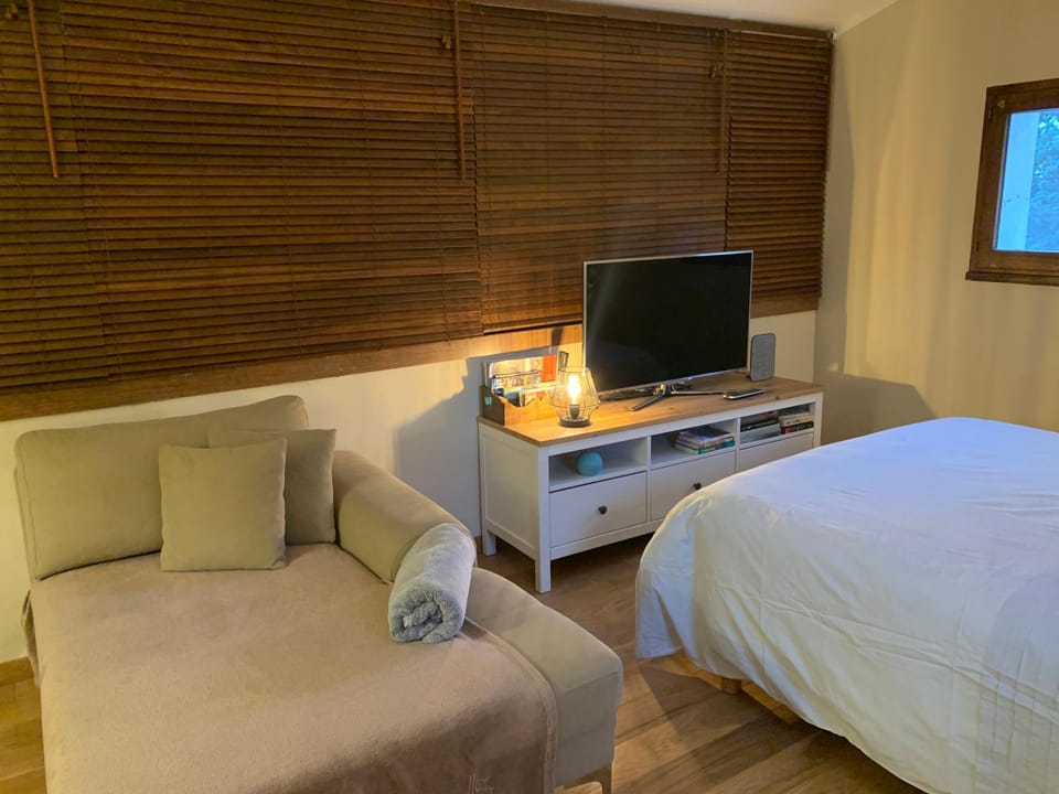 Chambre au calme dans maison avec vue Vacation rental in Occitanie