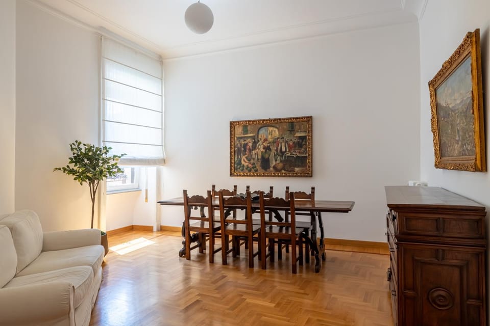 Seating area, Dining area
