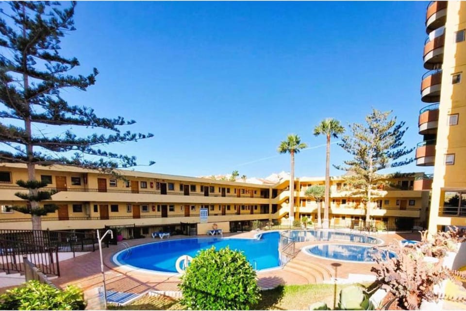 Cozy 2-Bed & Sofa-bed Studio - Pool Wifi Pets Apartment in Playa de las Americas
