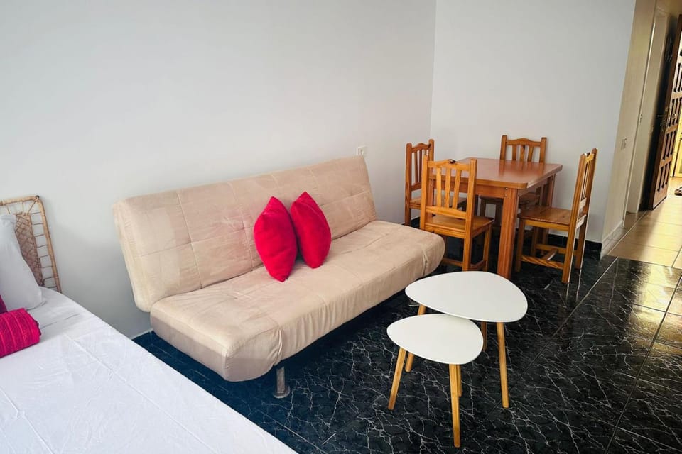Cozy 2-Bed & Sofa-bed Studio - Pool Wifi Pets Apartment in Playa de las Americas