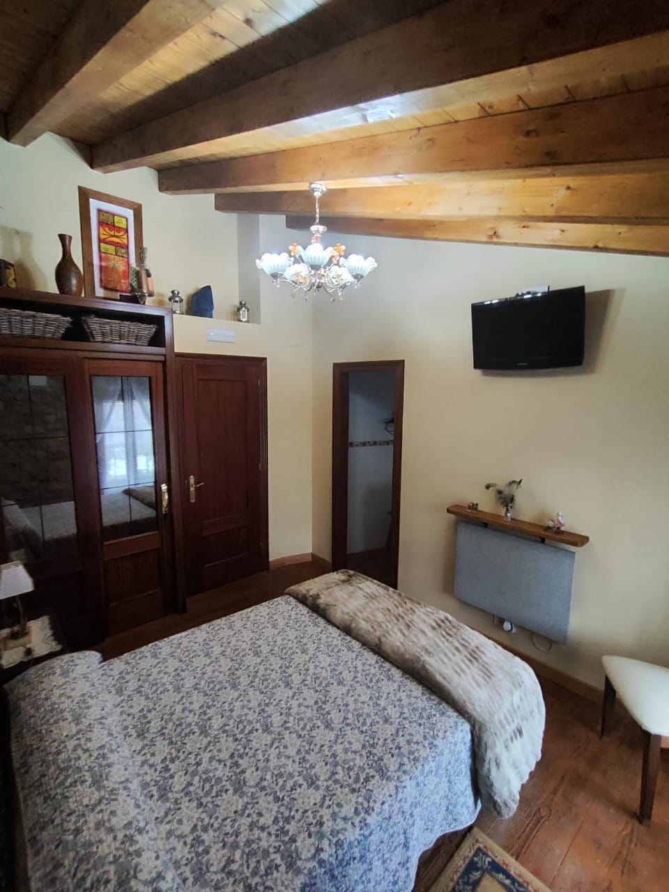 TV and multimedia, Photo of the whole room