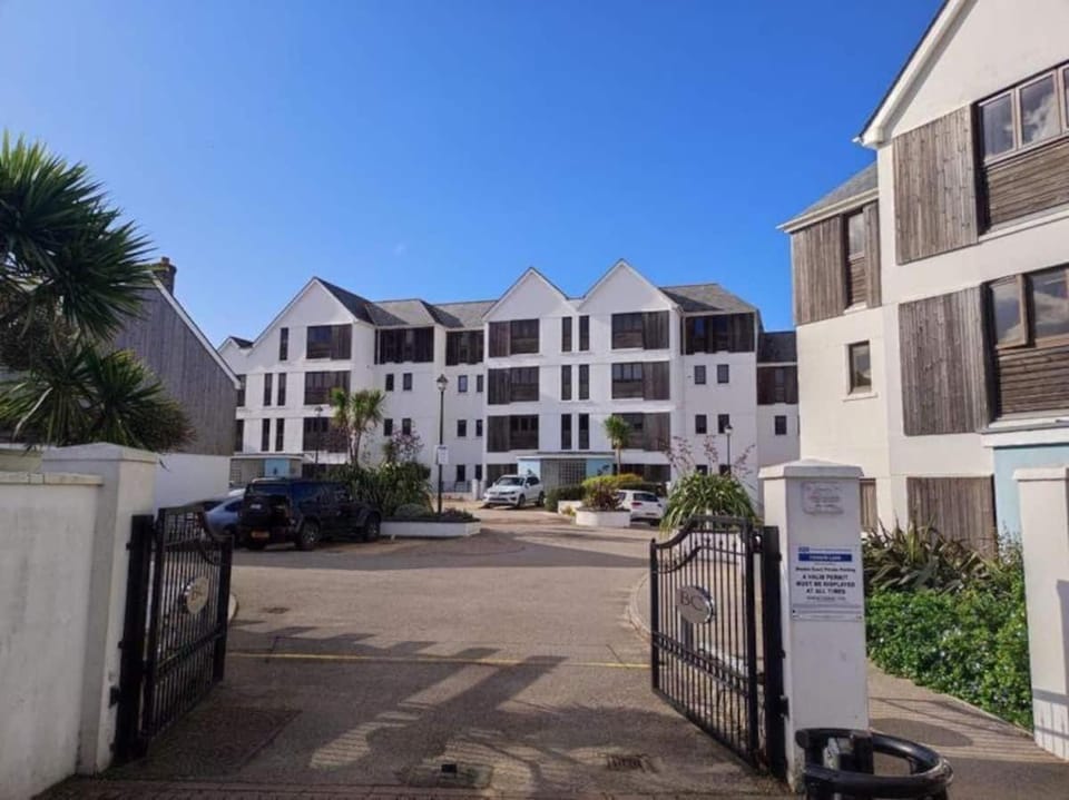 Property building, Parking