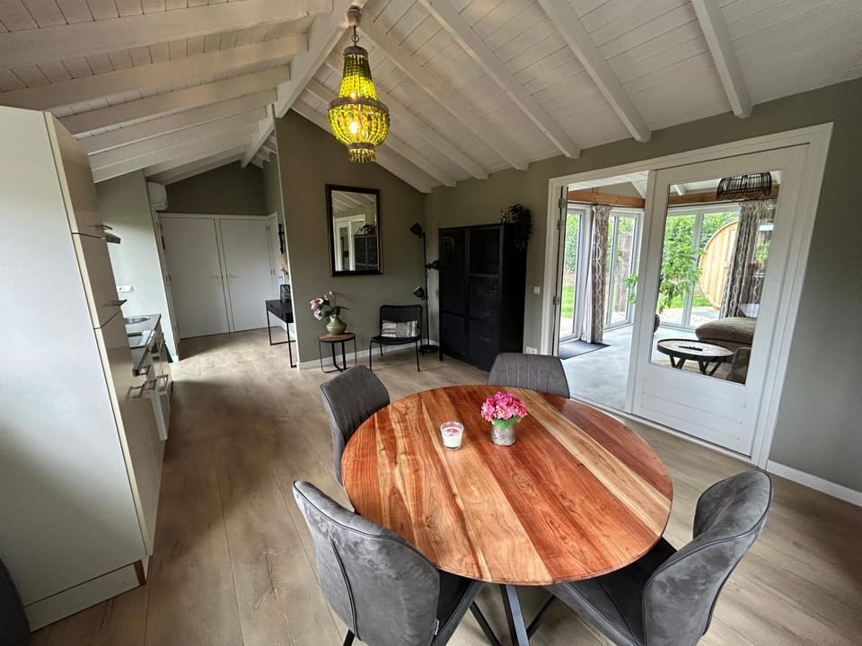 Kitchen or kitchenette, Seating area, Dining area, pet friendly