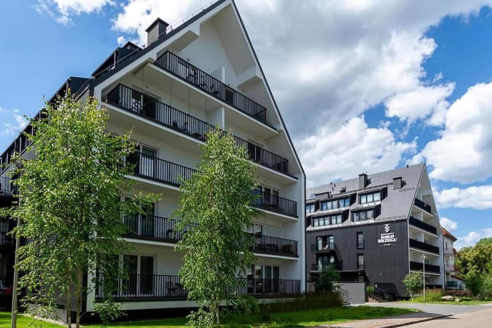 Property building, Spring, Day, Neighbourhood, Street view