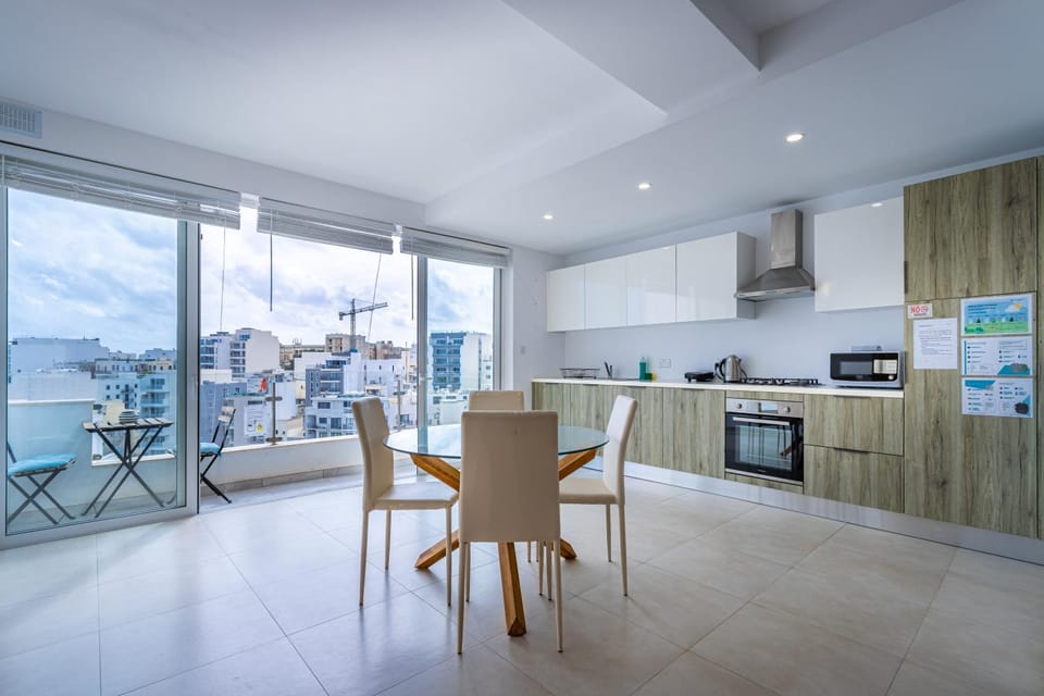 Coffee/tea facilities, Balcony/Terrace, Dining area, oven, stove, kitchen
