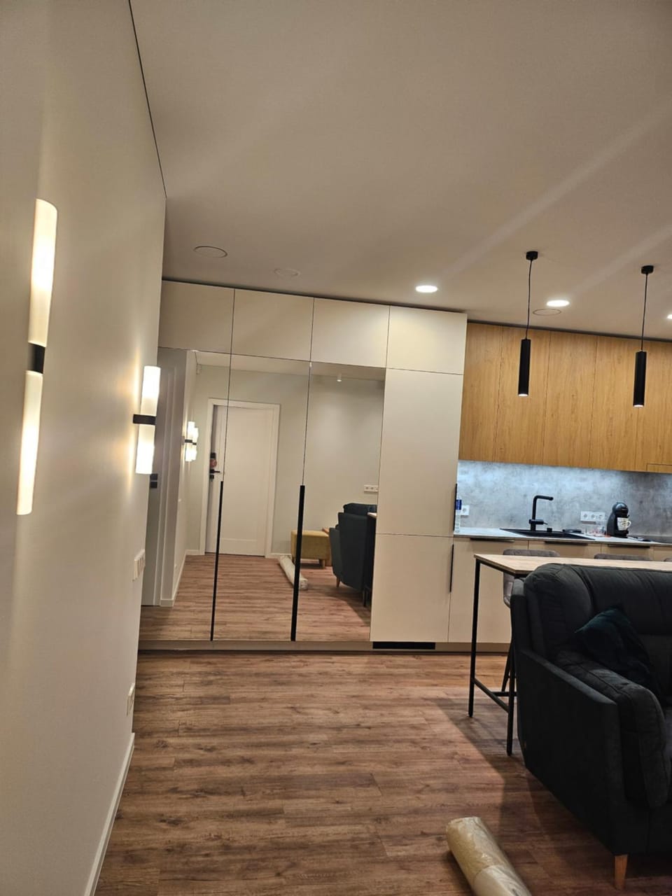 Kitchen or kitchenette, Dining area