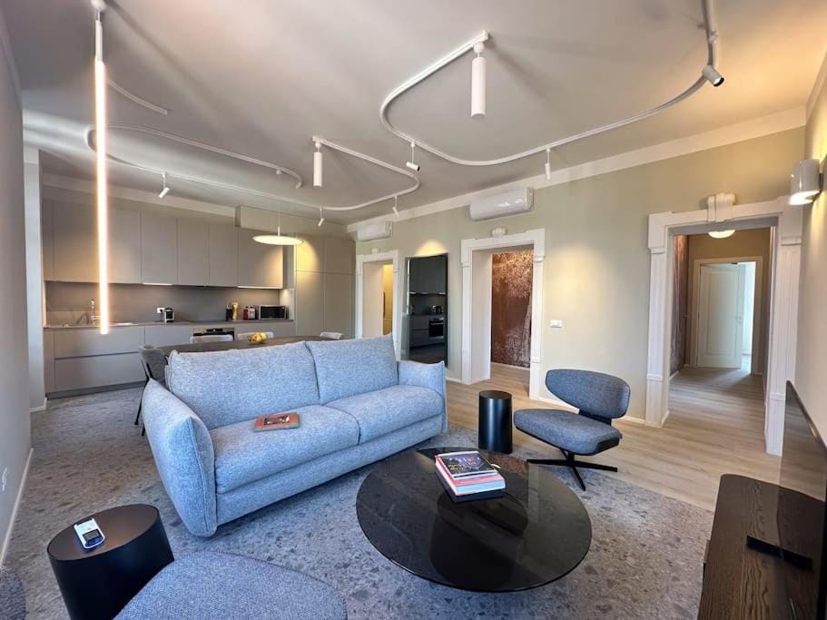Kitchen or kitchenette, Living room, Seating area