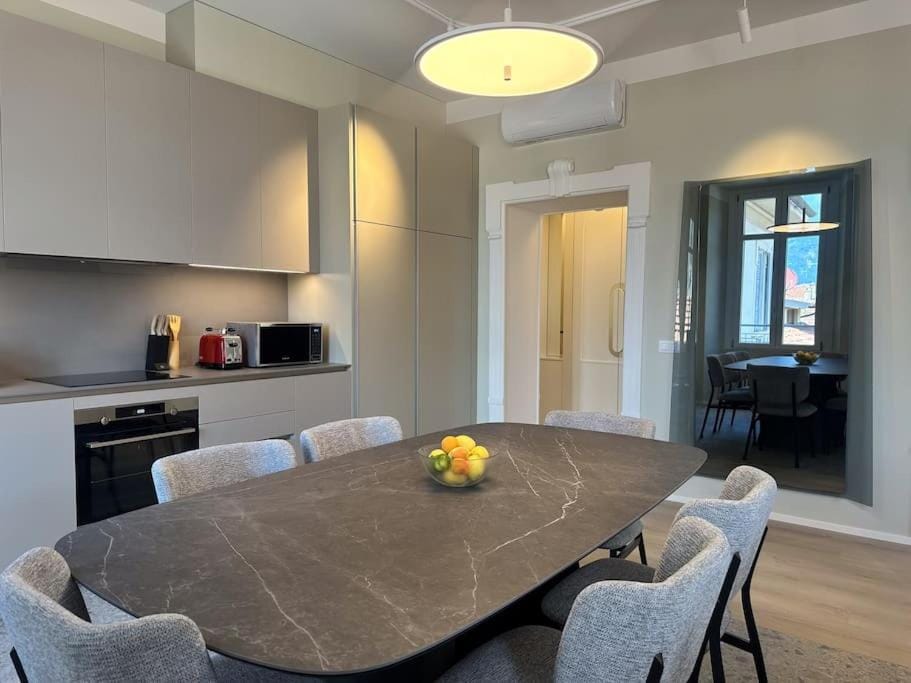 Coffee/tea facilities, Kitchen or kitchenette, Dining area, stove, toaster