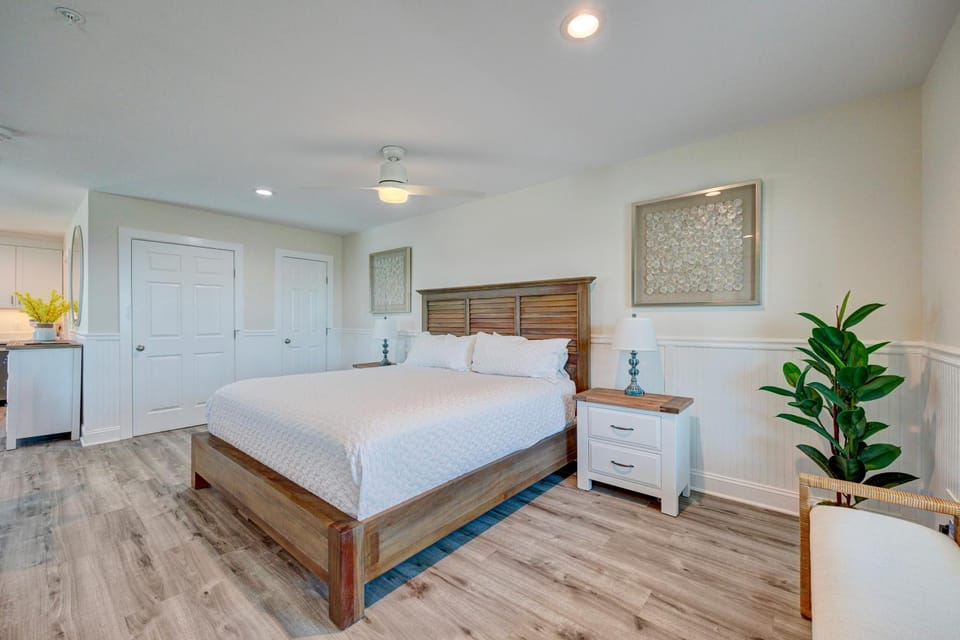 2008 King Suite, 2nd Floor Serenity Apartment in Surf City