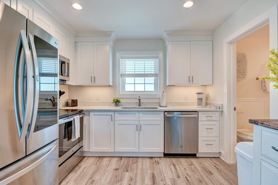 2001 King Pet Friendly, 2nd Floor Serenity Apartment in Surf City