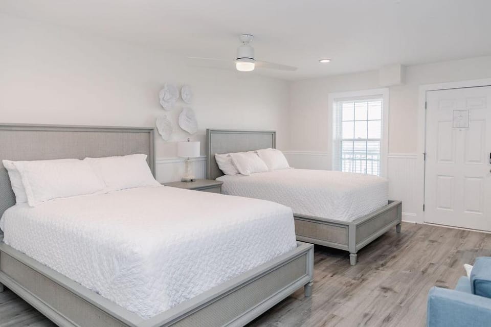 2006 Queen Suite, 2nd Floor Cove Apartment in Surf City
