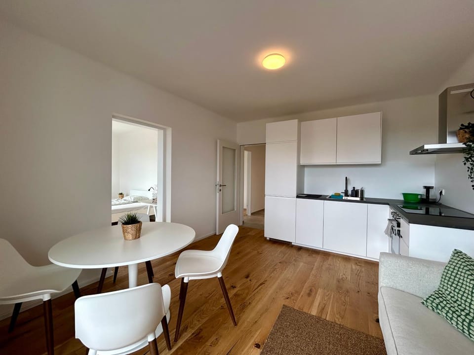 Kitchen or kitchenette, Living room, Seating area, Dining area, stove