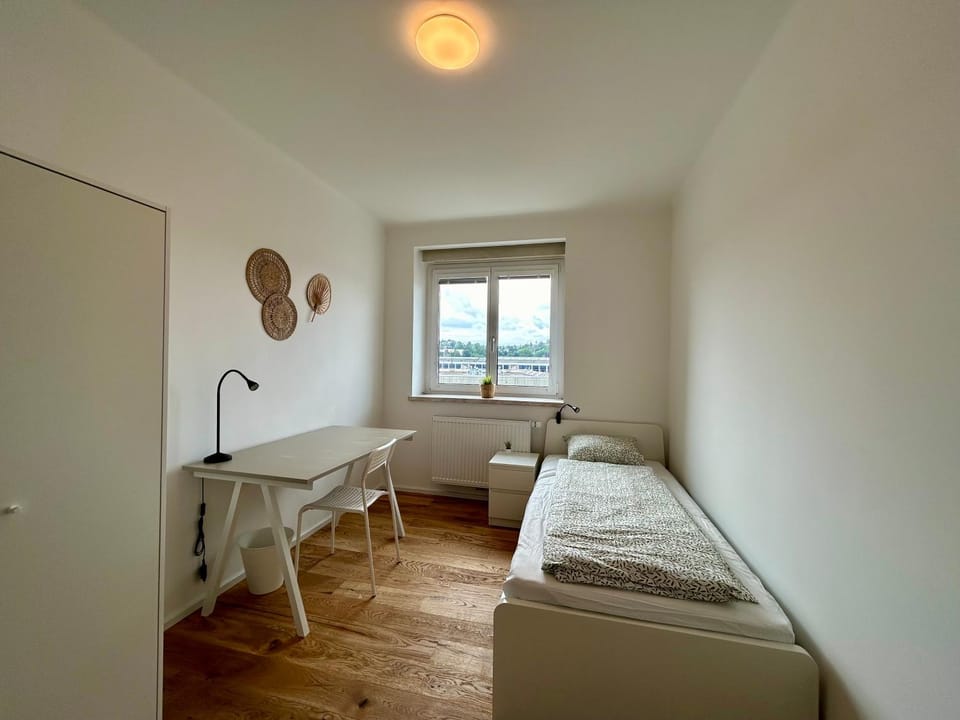 Bed, Photo of the whole room, Bedroom