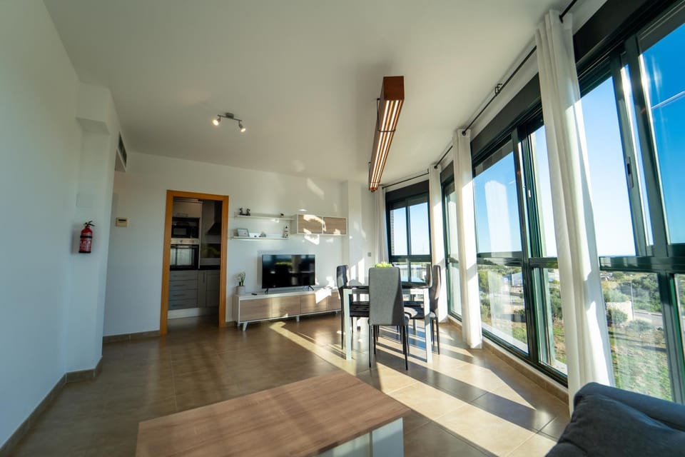 TV and multimedia, Living room, Seating area, Dining area